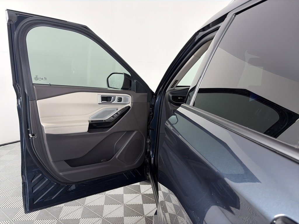 Certified 2022 Ford Explorer Platinum w/ Equipment Group 601A image 10