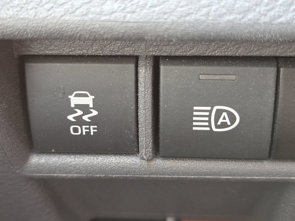 Used 2024 Toyota Sienna LE AWD/4WD image 12