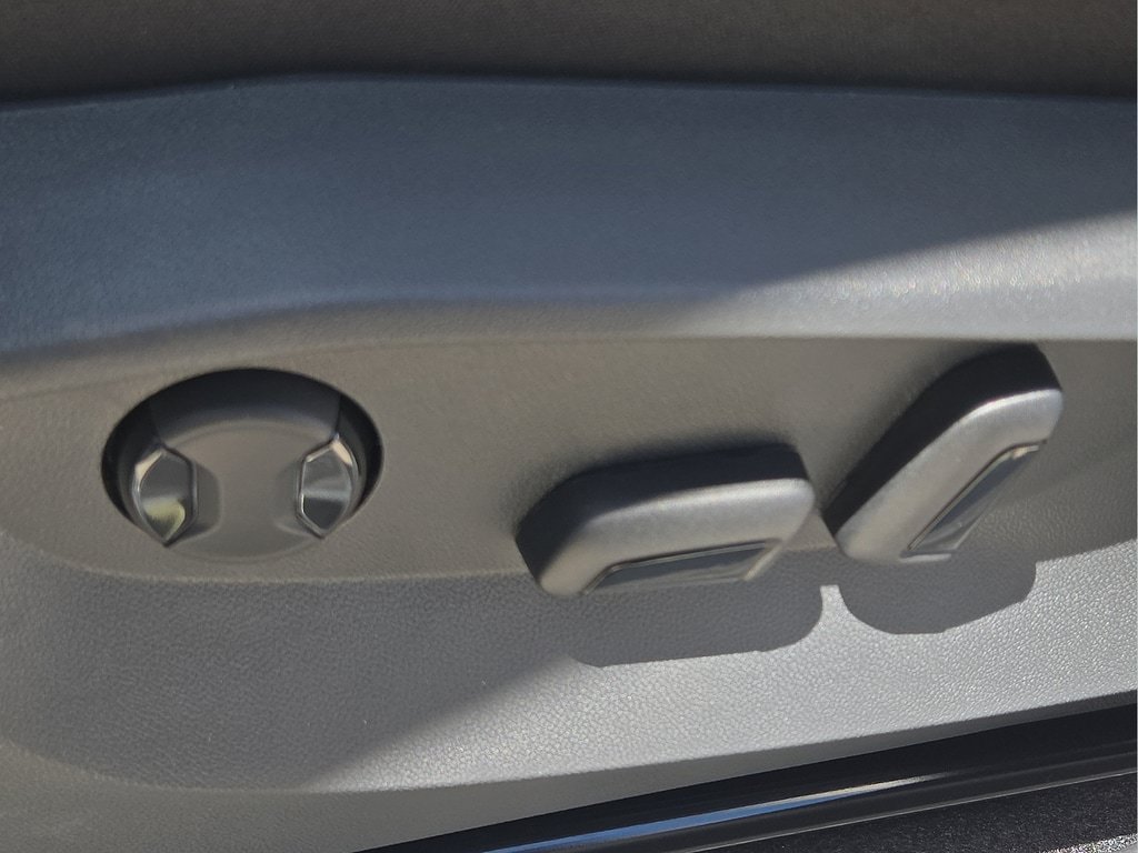 New 2026 Volkswagen Taos SE FWD image 18