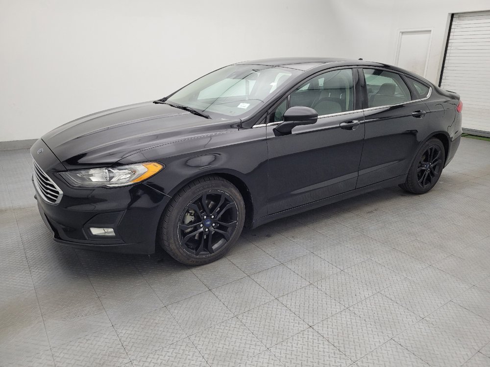 Used 2019 Ford Fusion SE w/ Equipment Group 151A FWD image 2