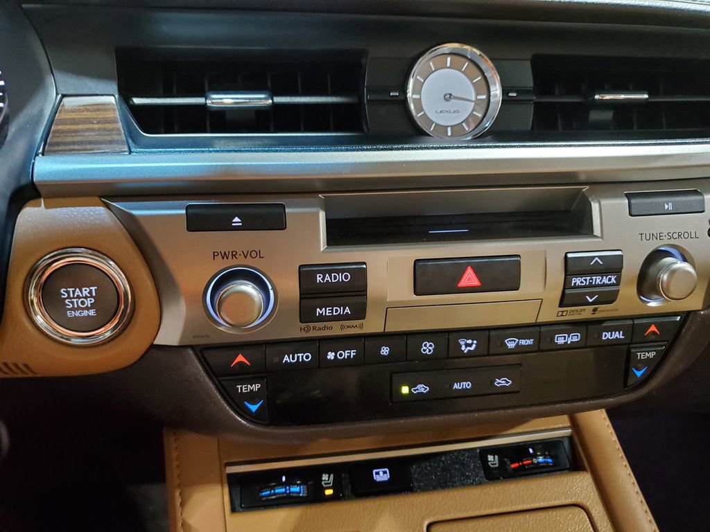 Used 2016 Lexus ES 350 w/ Luxury Package w/Wood Trim image 32