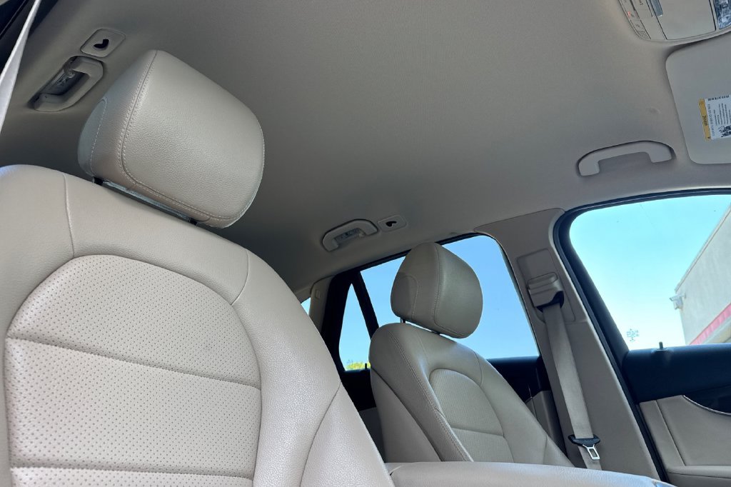 Used 2020 Mercedes-Benz GLC 300 4MATIC image 16