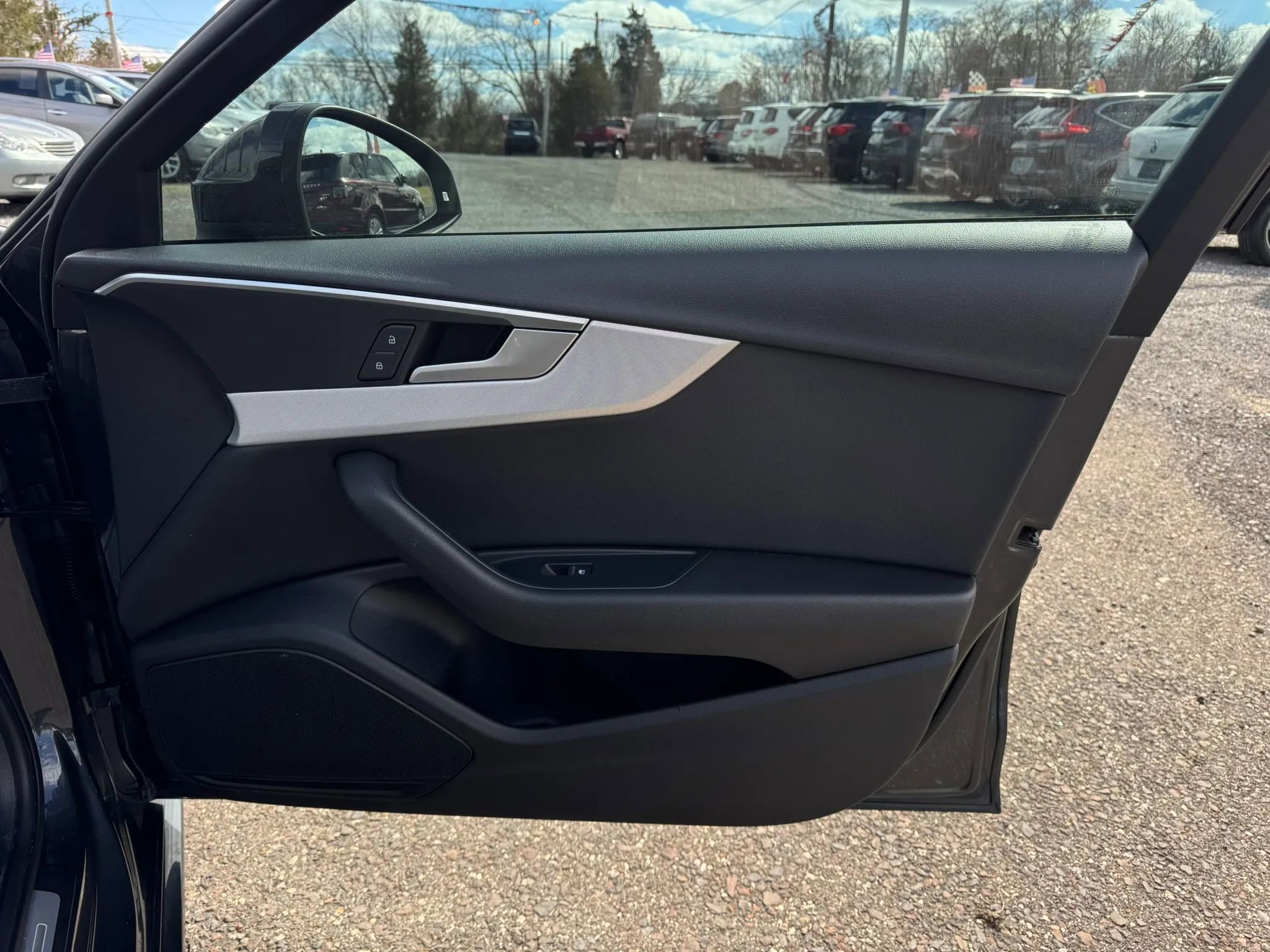 Used 2018 Audi A4 2.0T Premium image 25