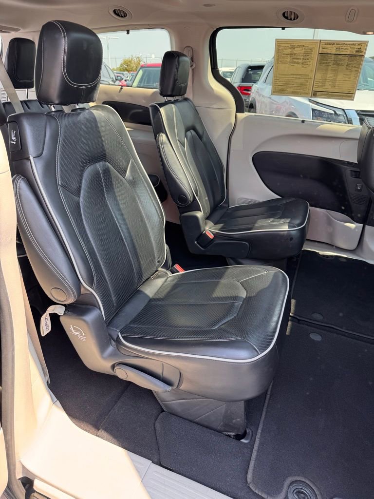 Used 2023 Chrysler Pacifica Limited FWD image 13