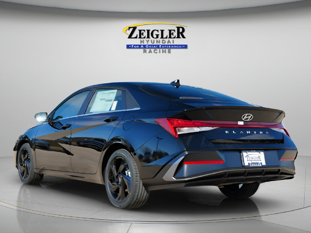New 2026 Hyundai Elantra SEL Sport FWD image 5