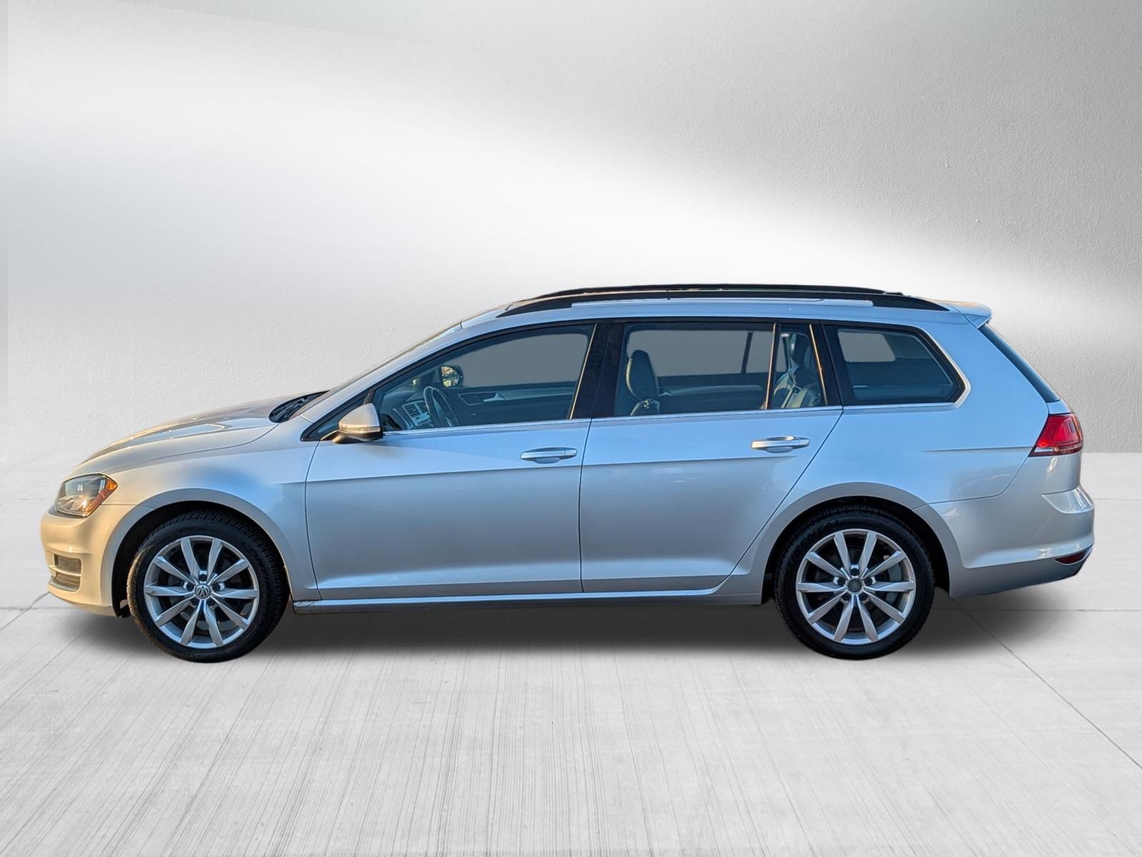 Used 2016 Volkswagen Golf SE FWD image 4