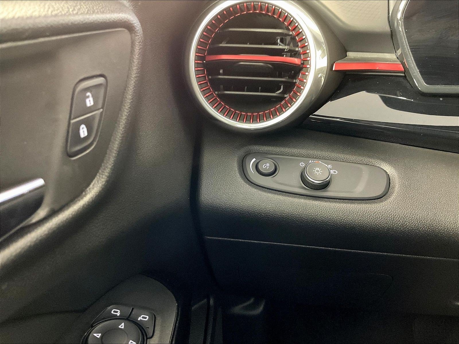 Used 2024 Chevrolet Trax RS w/ Driver Confidence Package FWD image 15
