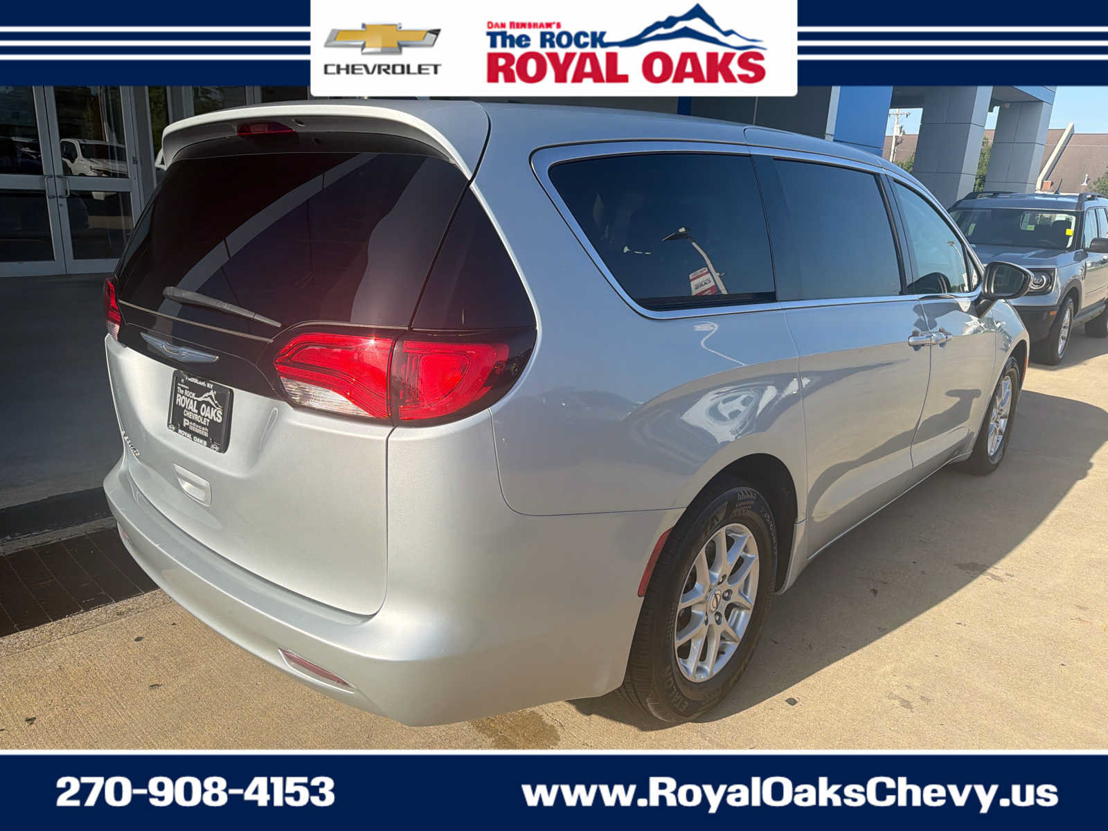 Used 2023 Chrysler Voyager LX FWD image 7