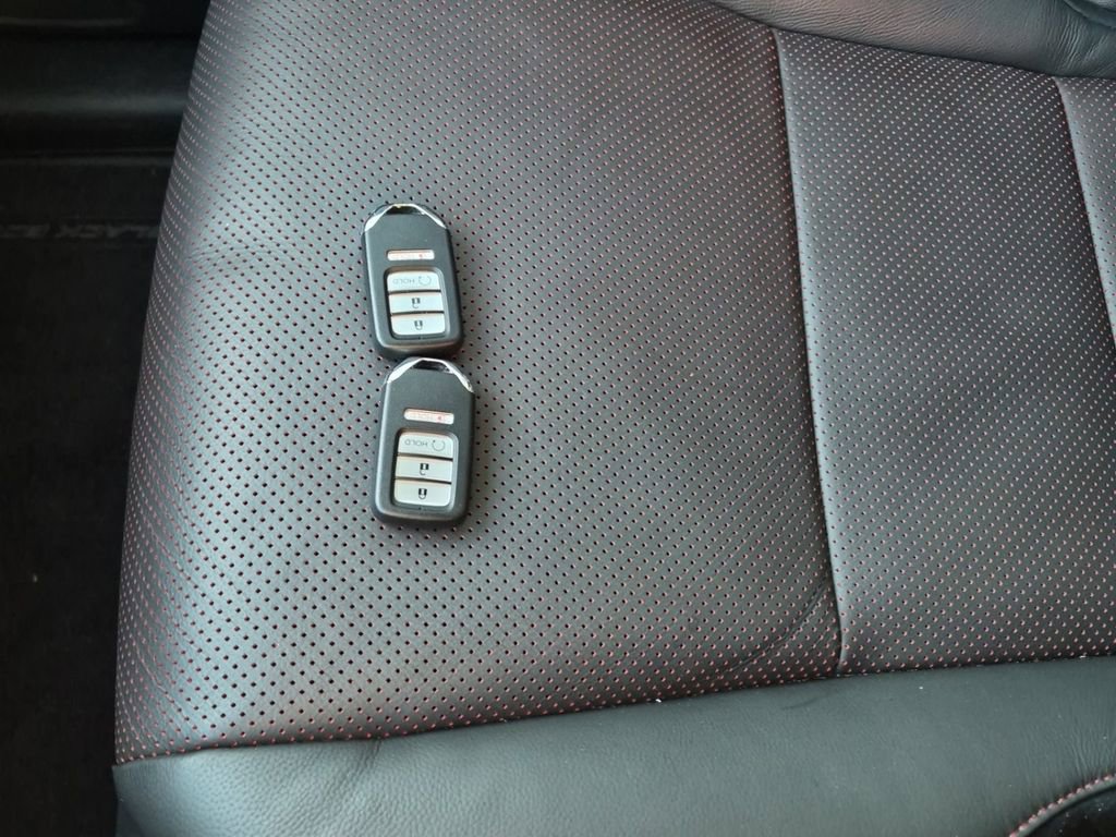 Used 2025 Honda Ridgeline Black Edition image 14