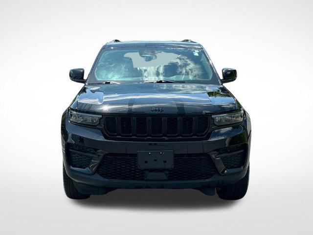 Used 2025 Jeep Grand Cherokee Altitude AWD/4WD image 11