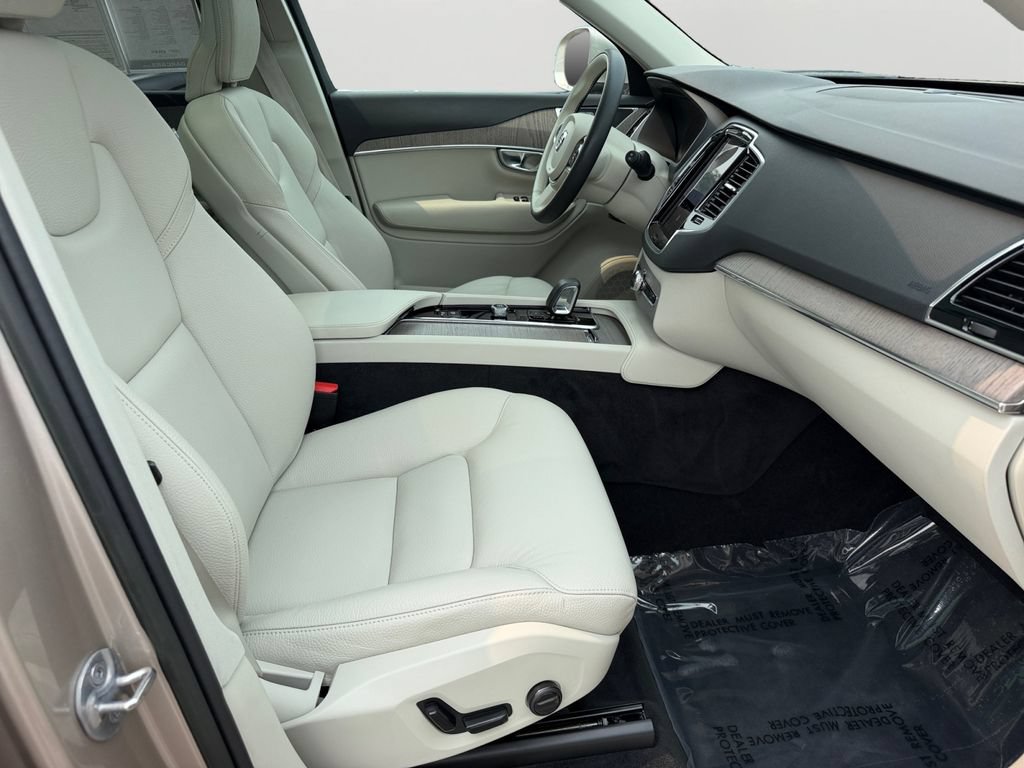 Certified 2023 Volvo XC90 B6 Plus AWD/4WD image 8