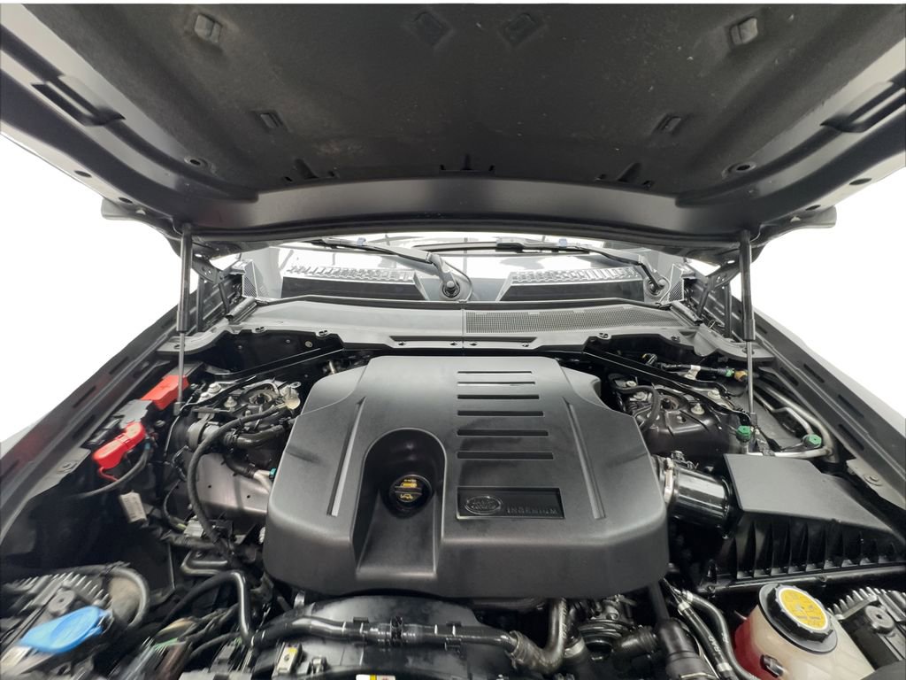 Used 2022 Land Rover Defender 110 X-Dynamic SE AWD/4WD image 17