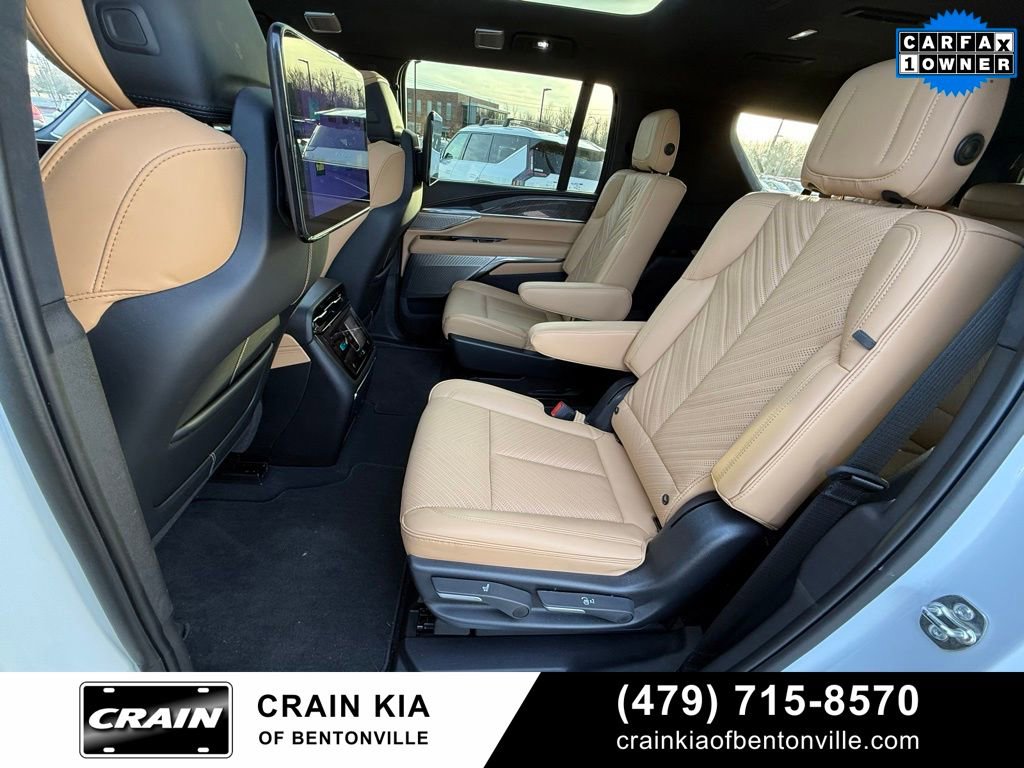 Used 2026 Cadillac Escalade IQL Luxury image 25