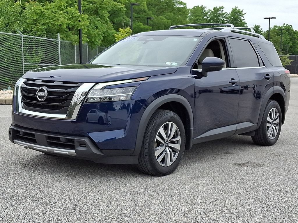 Used 2023 Nissan Pathfinder SL AWD/4WD image 6