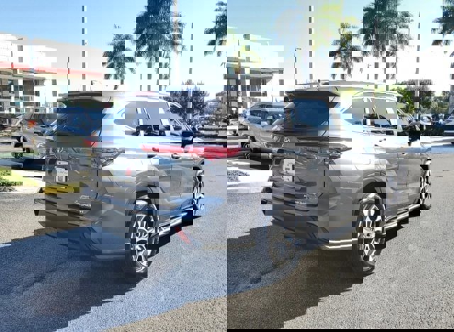 Used 2023 Toyota Highlander L image 4