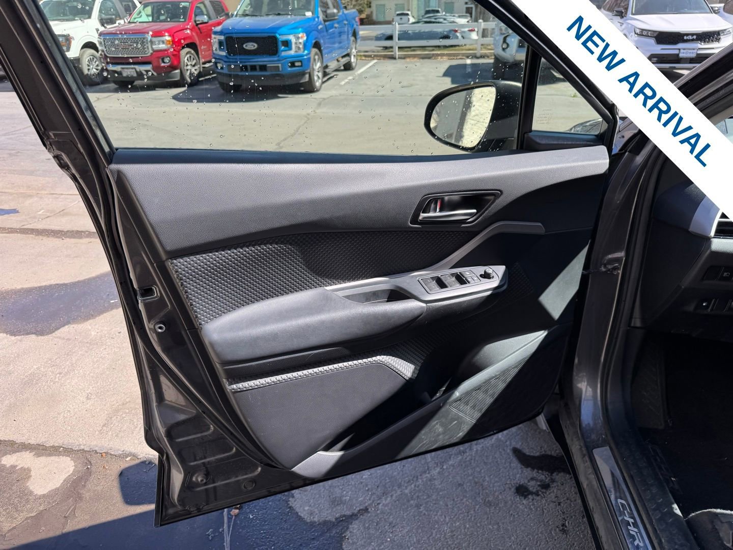 Used 2021 Toyota C-HR LE image 17