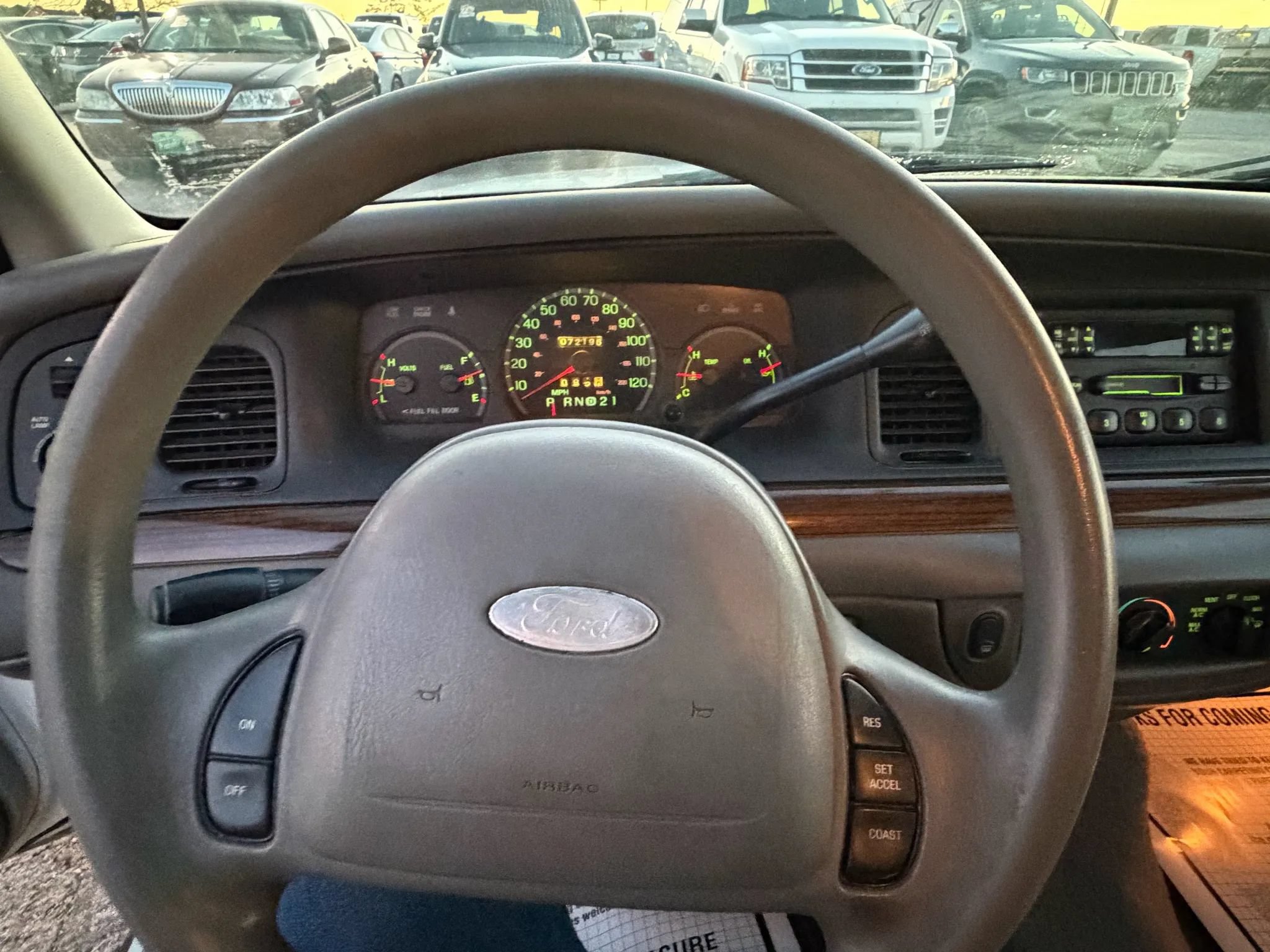 Used 2001 Ford Crown Victoria RWD image 10