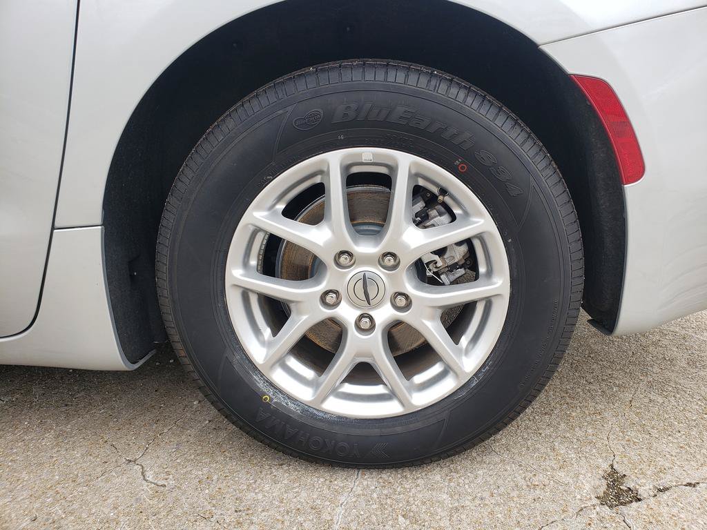 Certified 2023 Chrysler Voyager LX FWD image 24
