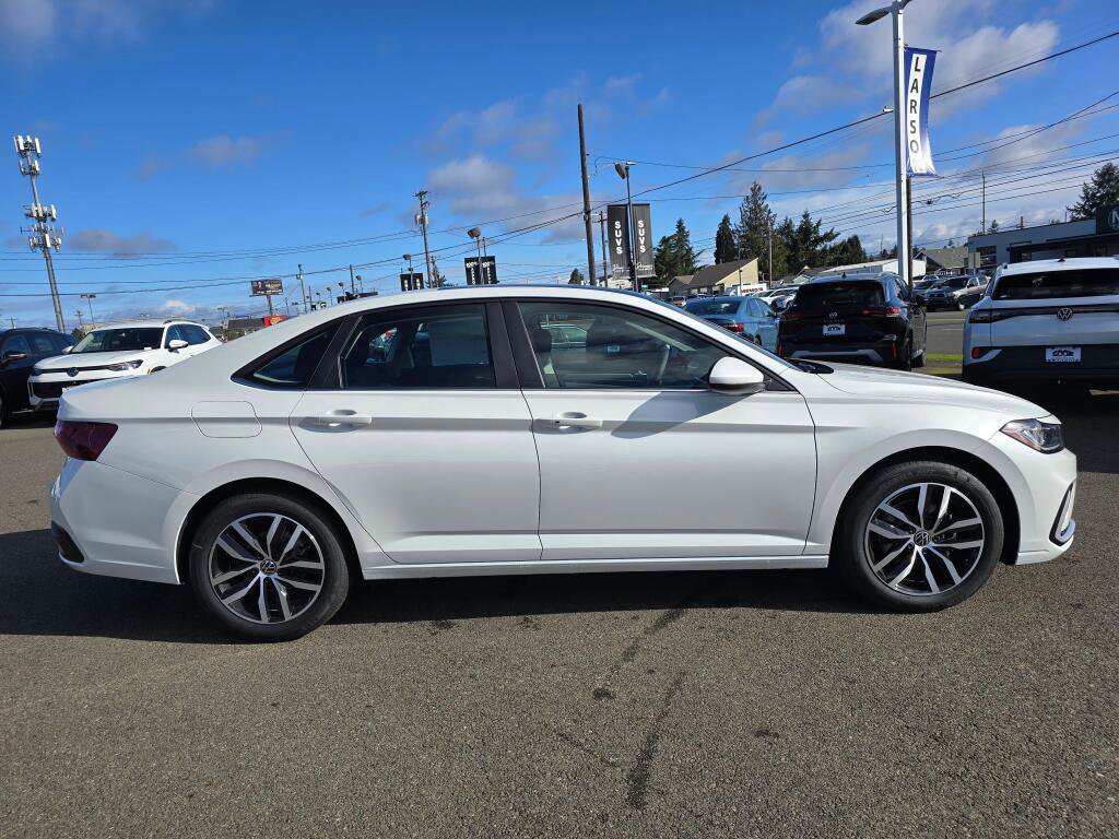 New 2026 Volkswagen Jetta SE image 3