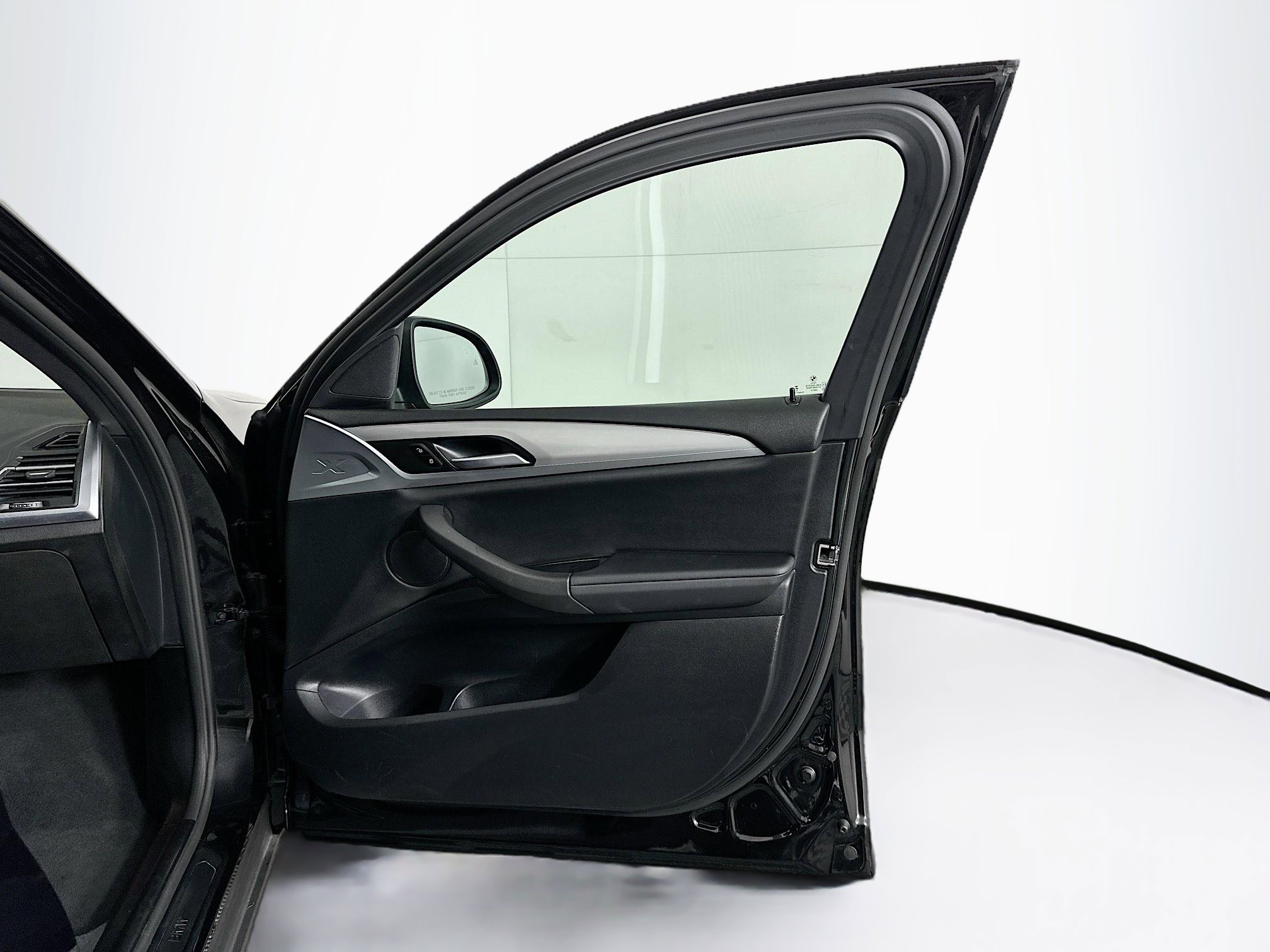 Used 2025 BMW X4 xDrive30i w/ Premium Package image 34