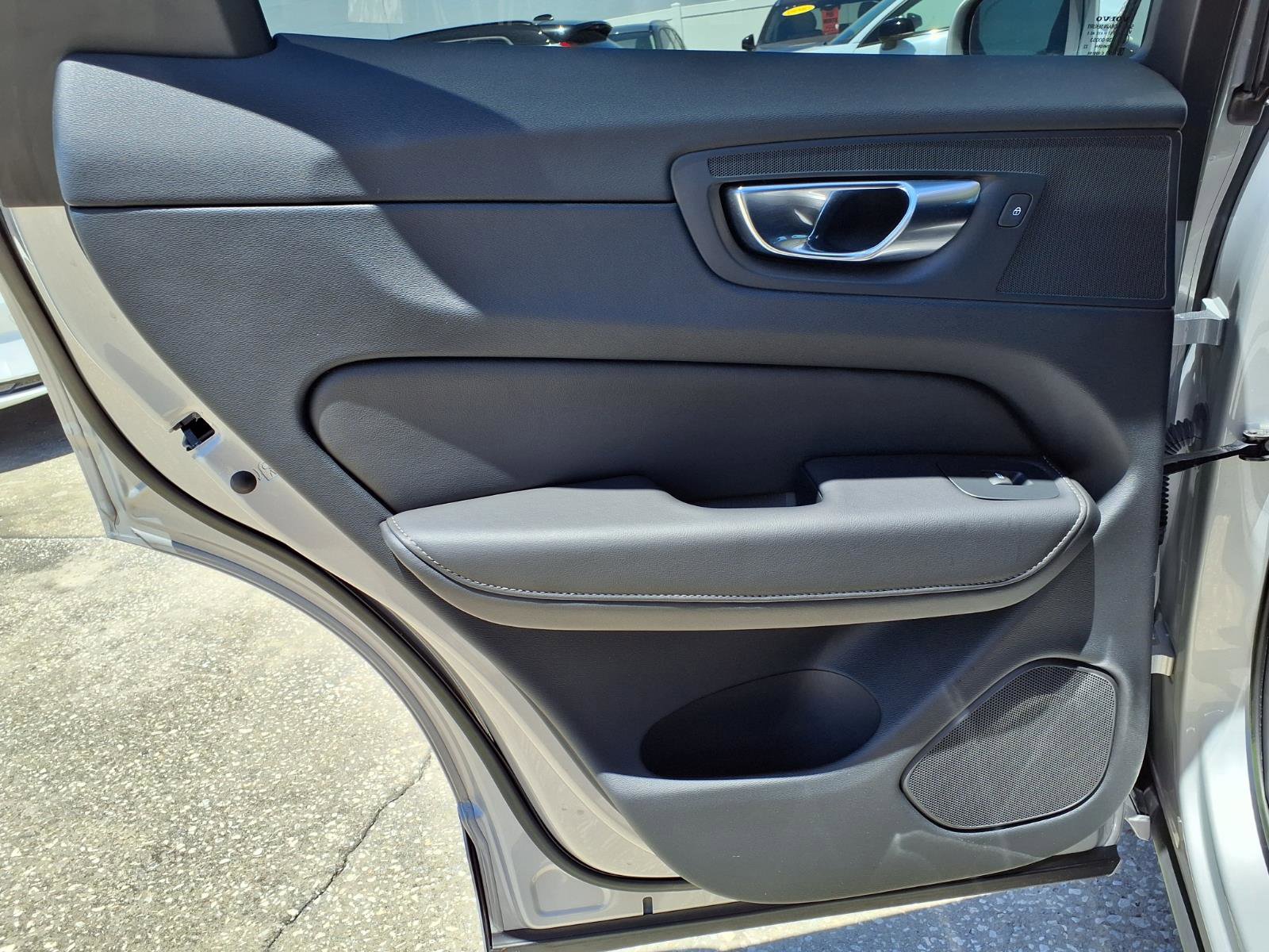 Certified 2023 Volvo XC60 B5 Ultimate w/ Climate Package FWD image 19