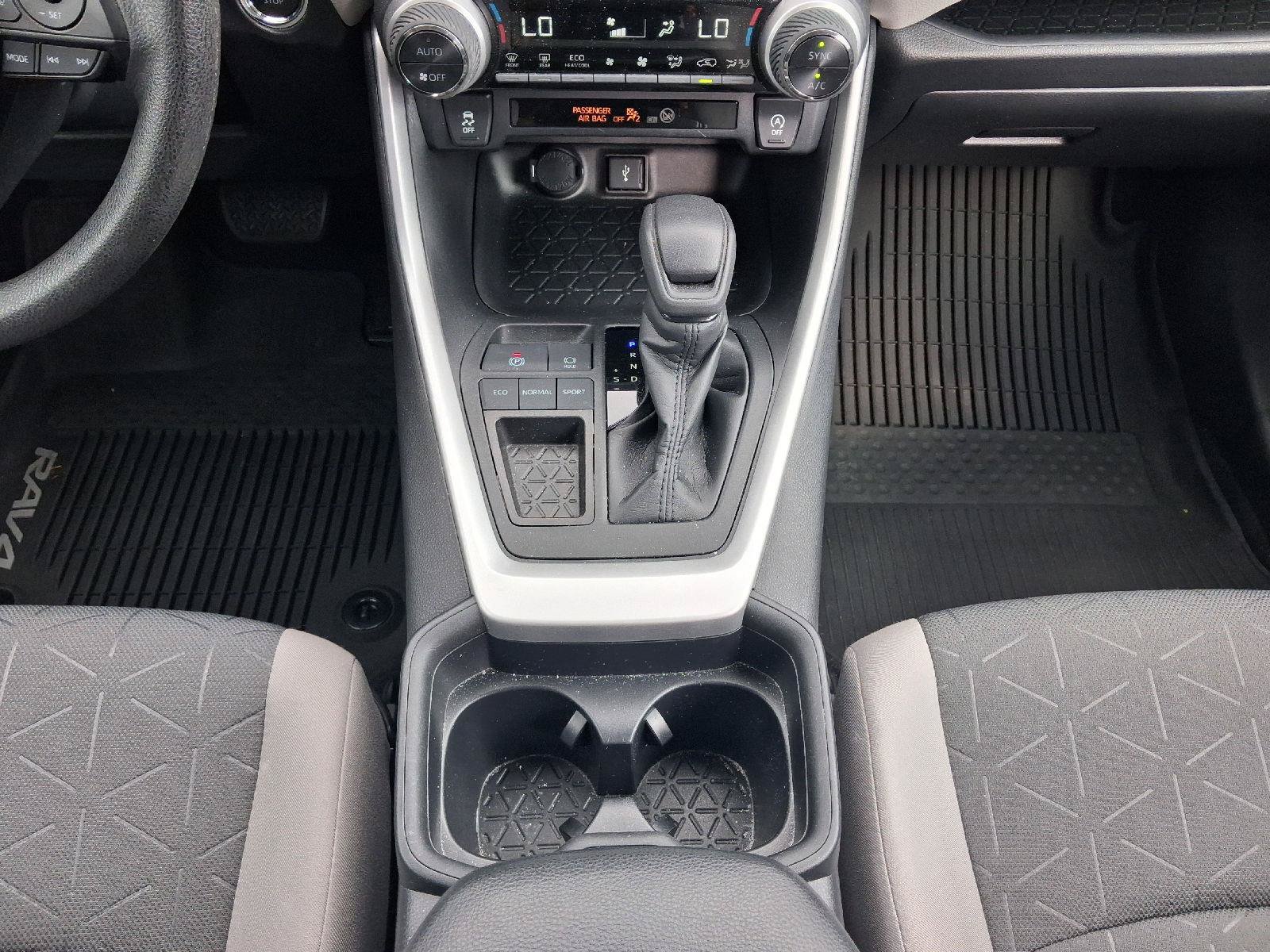 Used 2020 Toyota RAV4 XLE w/ Convenience Package FWD image 26