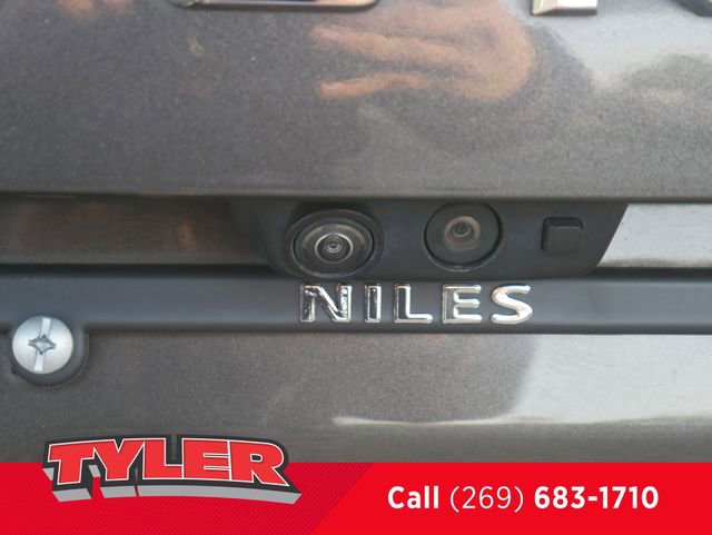 Used 2021 Chevrolet Suburban Premier w/ Premium Package AWD/4WD image 16