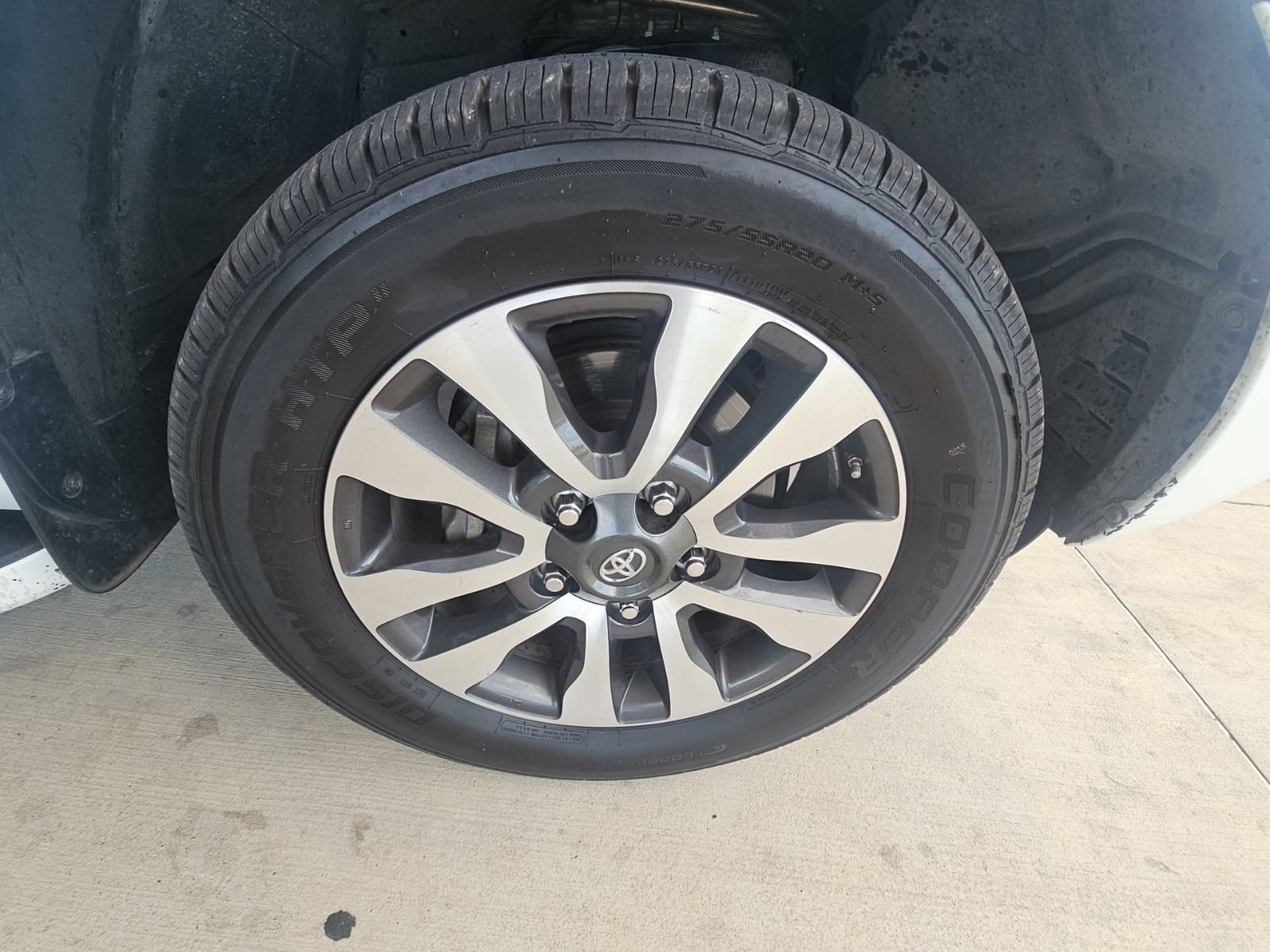 Used 2019 Toyota Sequoia Limited w/ Safety & Convenience Package RWD image 20