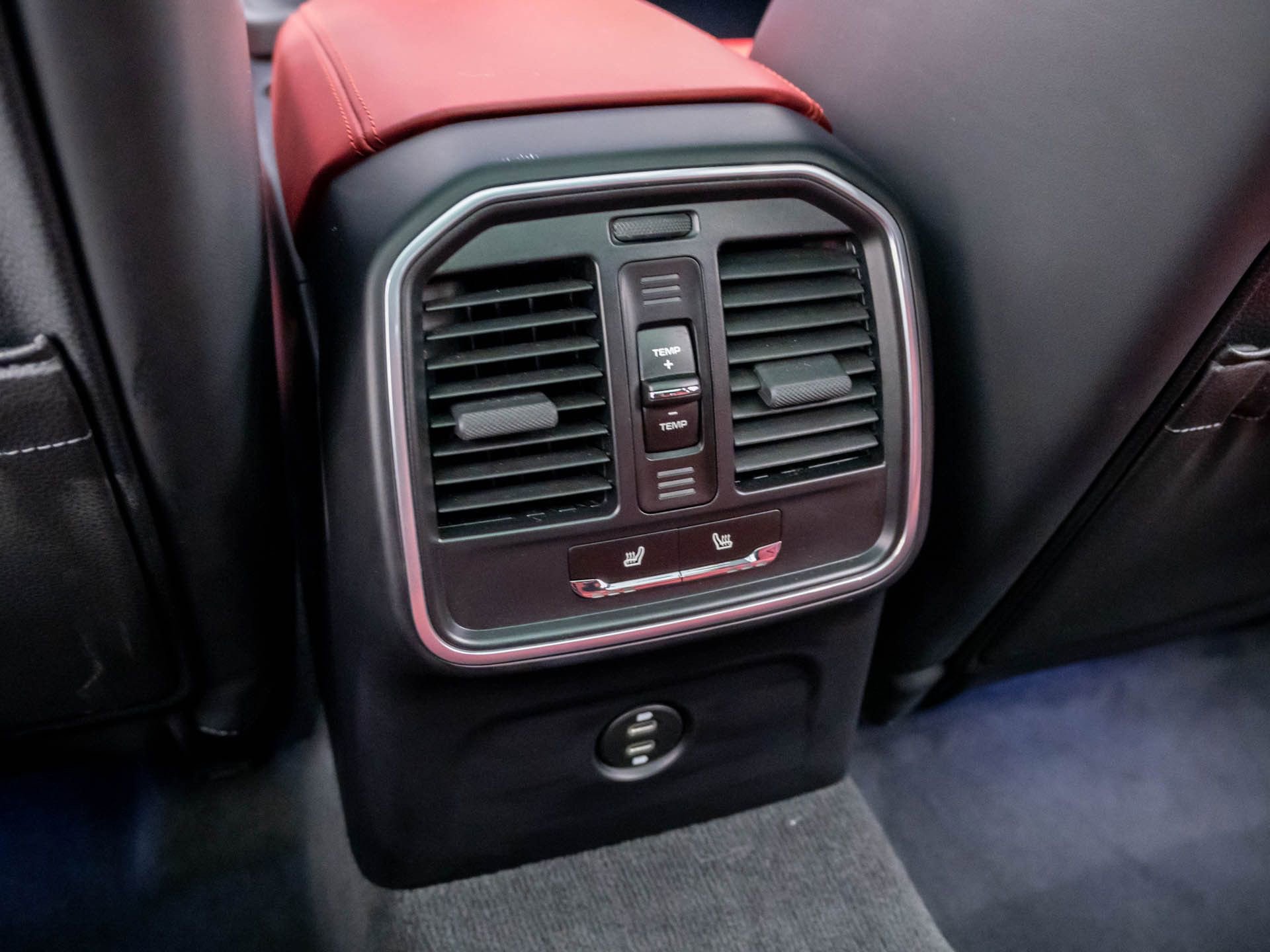 Certified 2021 Porsche Macan Turbo image 19