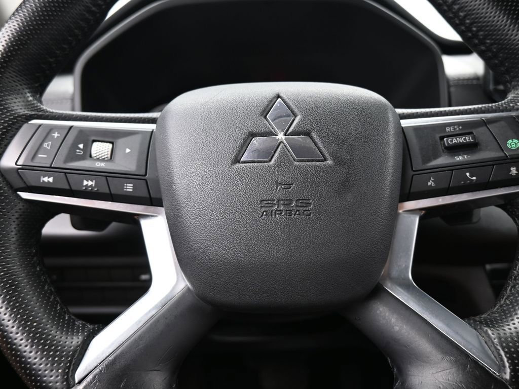 Used 2022 Mitsubishi Outlander SE image 30