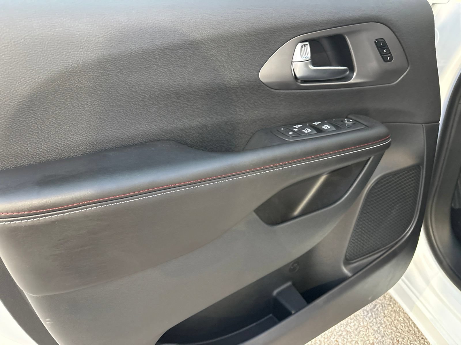 New 2027 Chrysler Pacifica Select FWD image 10