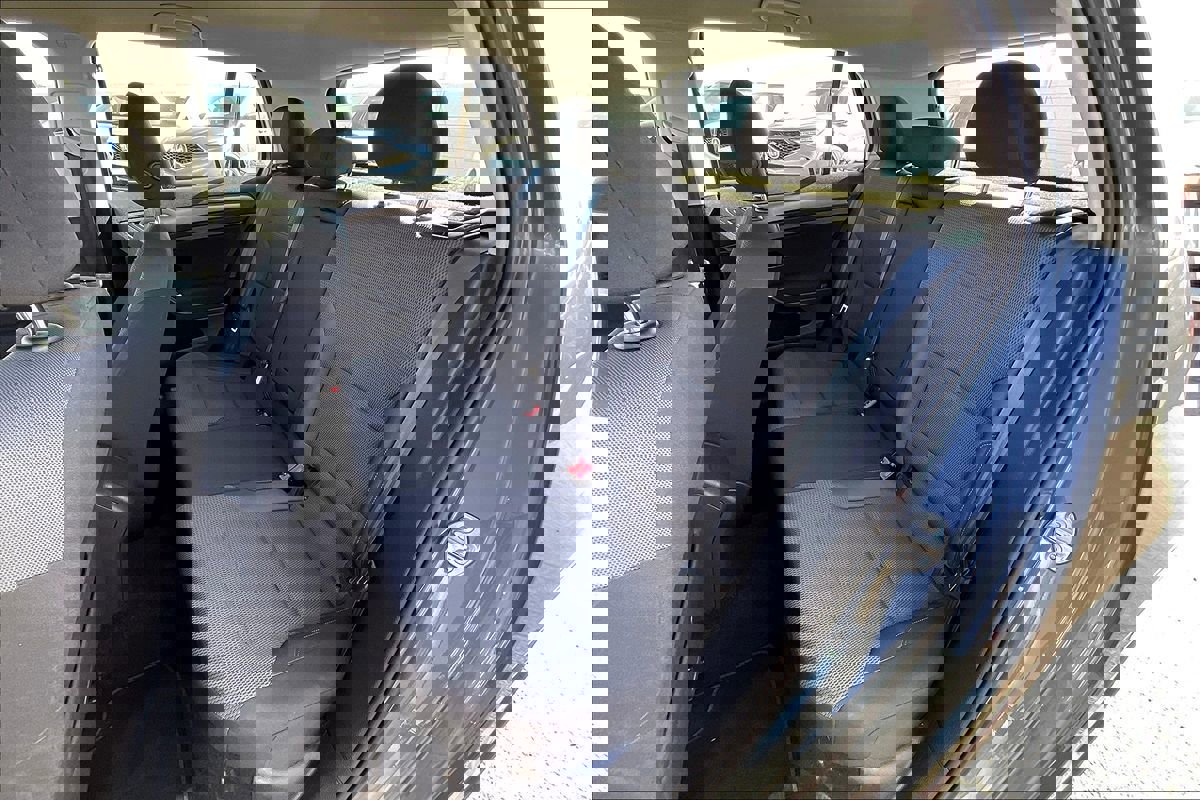 Used 2019 Volkswagen Golf S image 7