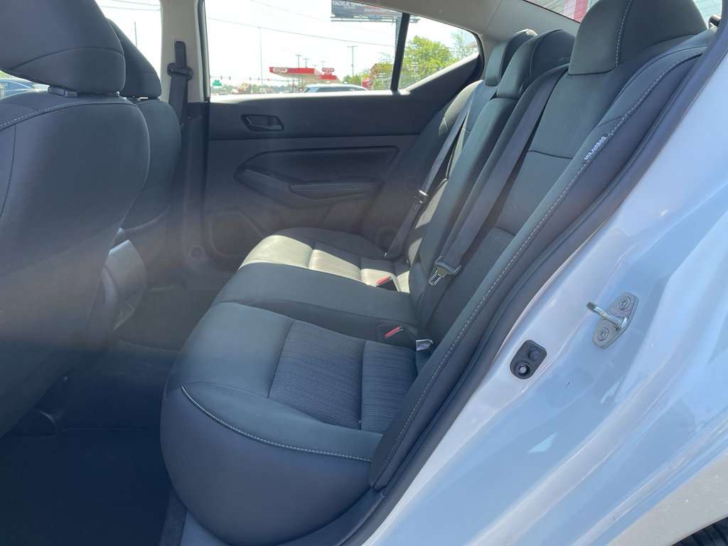 Used 2025 Nissan Altima 2.5 SV FWD image 19