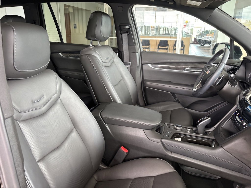 Used 2025 Cadillac XT6 Sport image 40