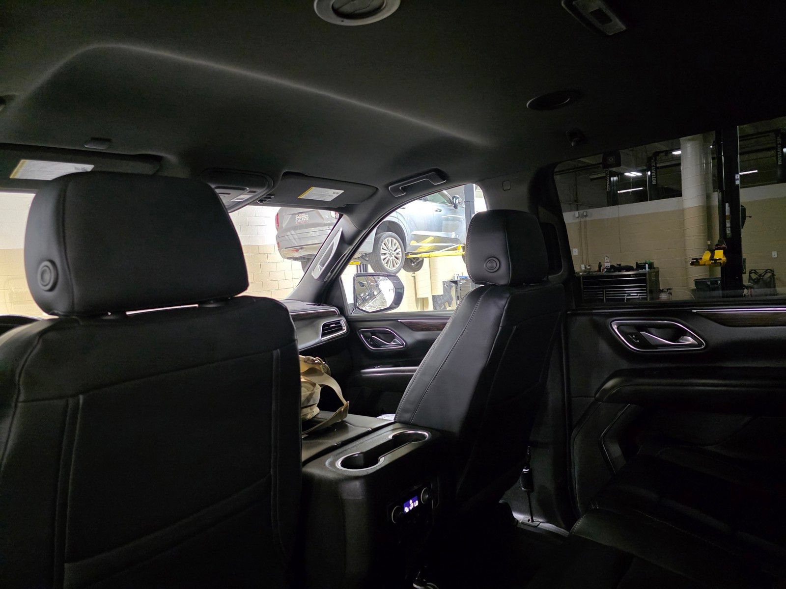 Used 2023 Chevrolet Suburban LS RWD image 16