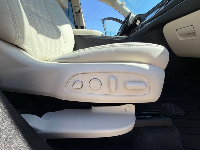 Used 2023 Buick Enclave Avenir w/ Avenir Technology Package AWD/4WD image 39