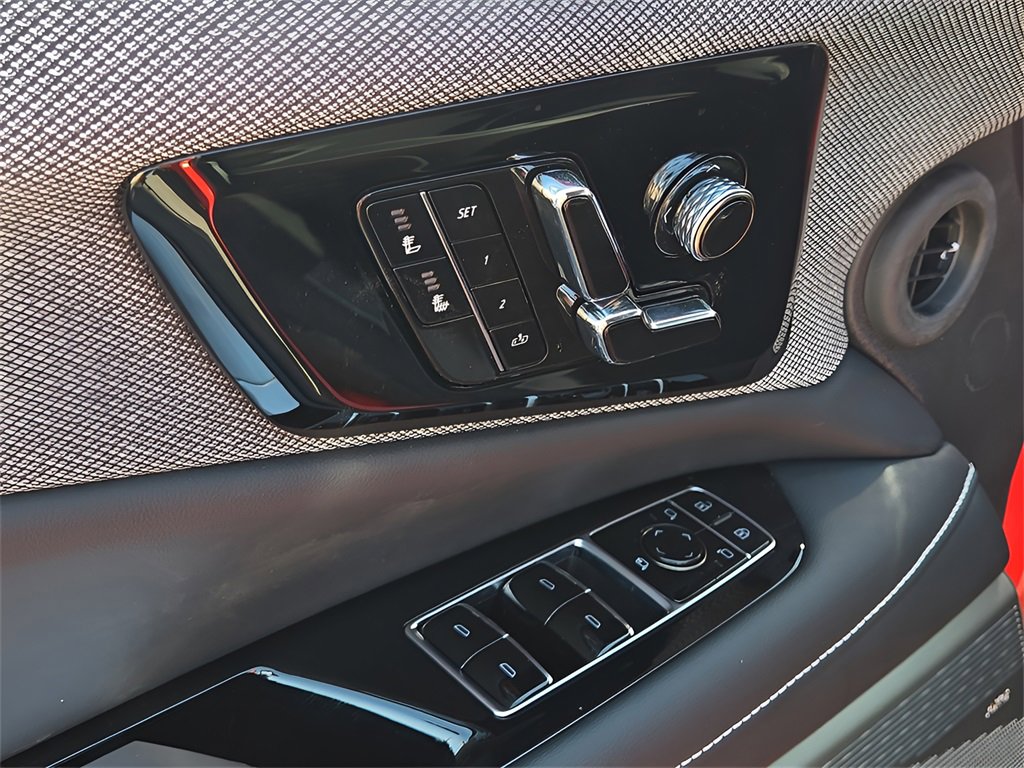 New 2025 Cadillac Optiq Sport 1 image 22