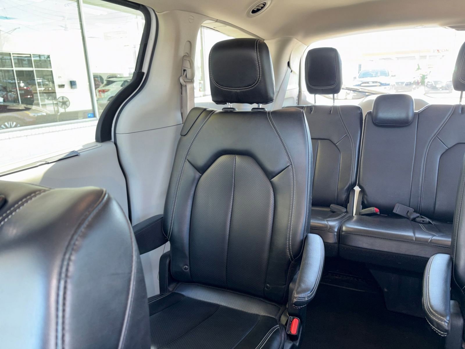 Used 2023 Chrysler Pacifica Touring-L image 41