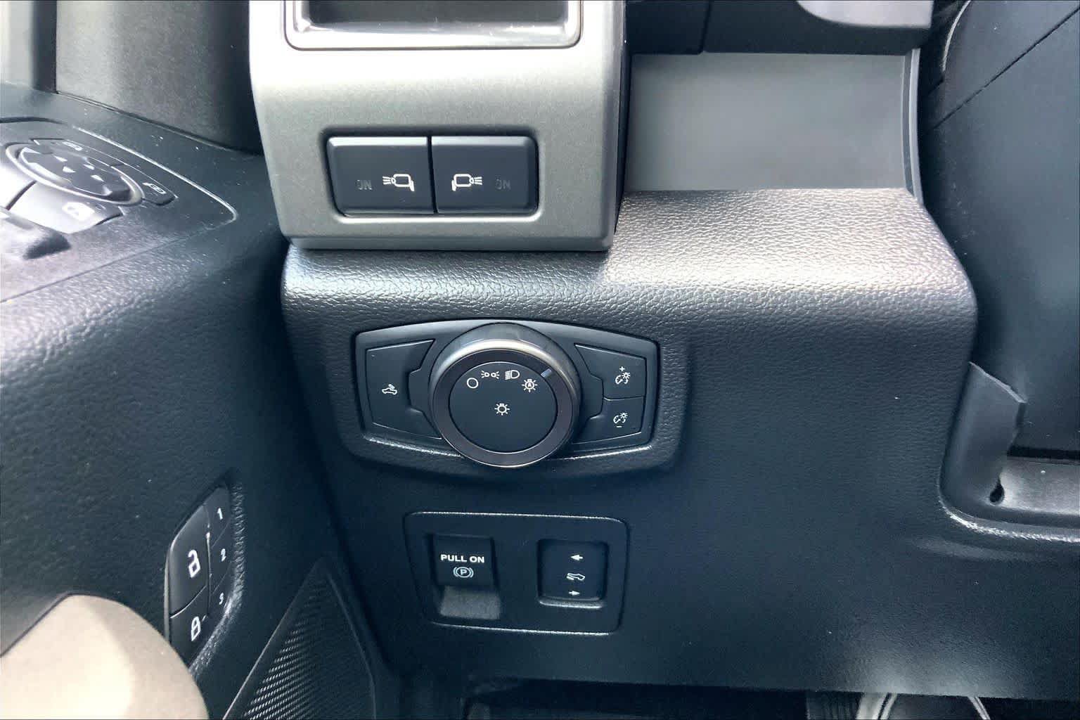 Used 2019 Ford F150 Raptor w/ Equipment Group 802A Luxury AWD/4WD image 34
