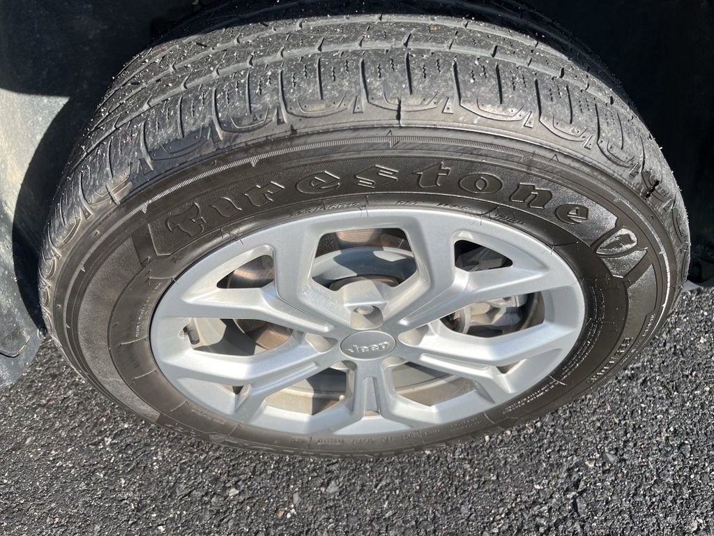 Used 2024 Jeep Compass Latitude image 12