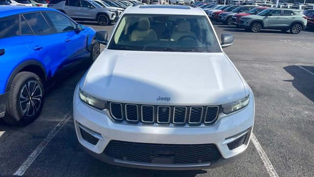 Used 2022 Jeep Grand Cherokee Limited w/ Luxury Tech Group II image 2