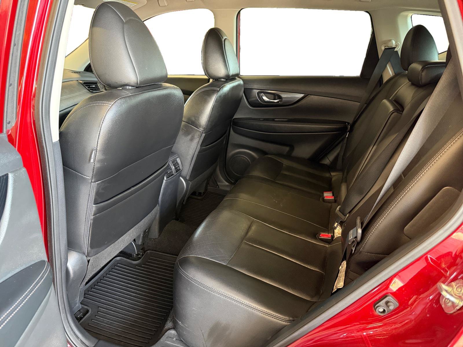 Used 2018 Nissan Rogue SL FWD image 19