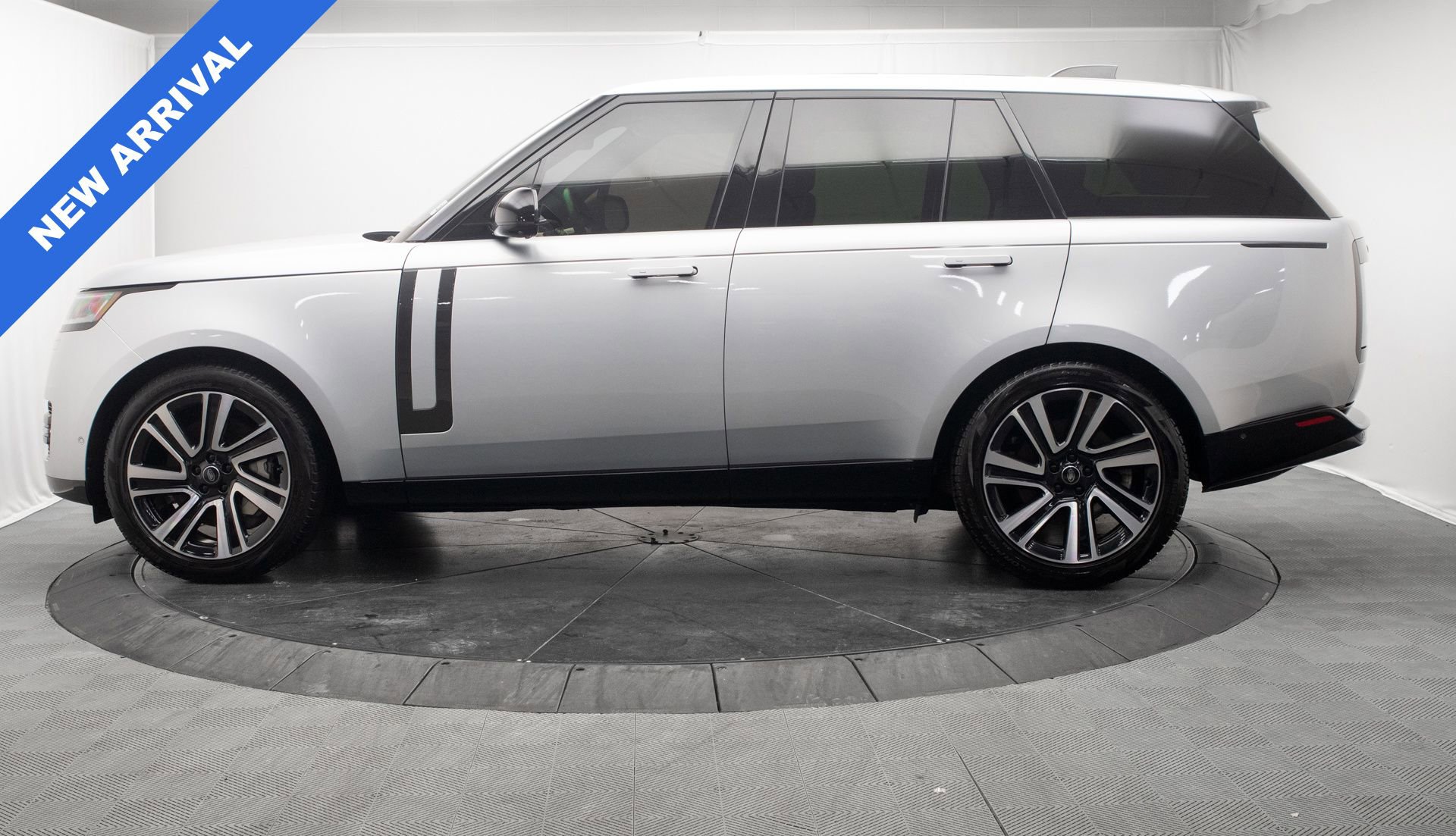 Used 2023 Land Rover Range Rover SE image 6