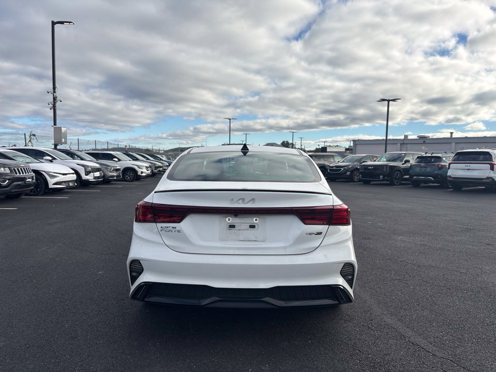 Used 2023 Kia Forte GT-Line w/ GT-Line Premium Package FWD image 4