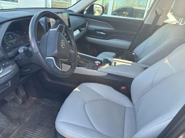 Used 2024 Toyota Grand Highlander XLE image 3