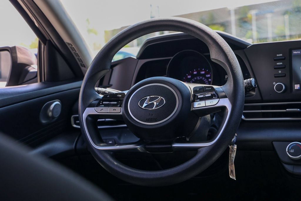 Used 2021 Hyundai Elantra SE FWD image 22