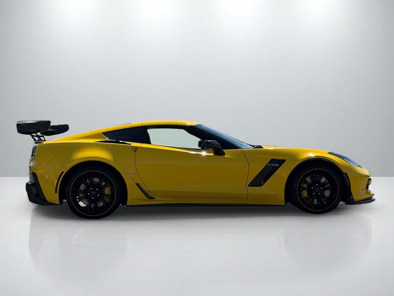 Used 2018 Chevrolet Corvette Z06 RWD image 8