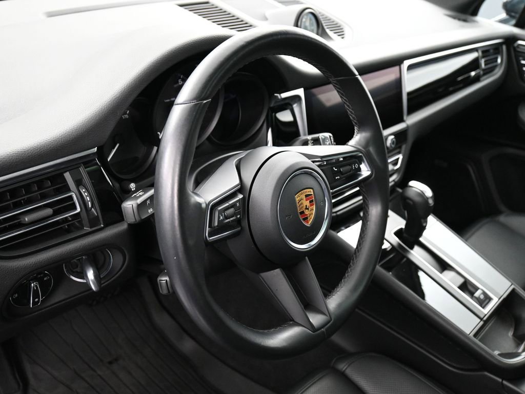 Used 2023 Porsche Macan Turbo AWD/4WD image 17