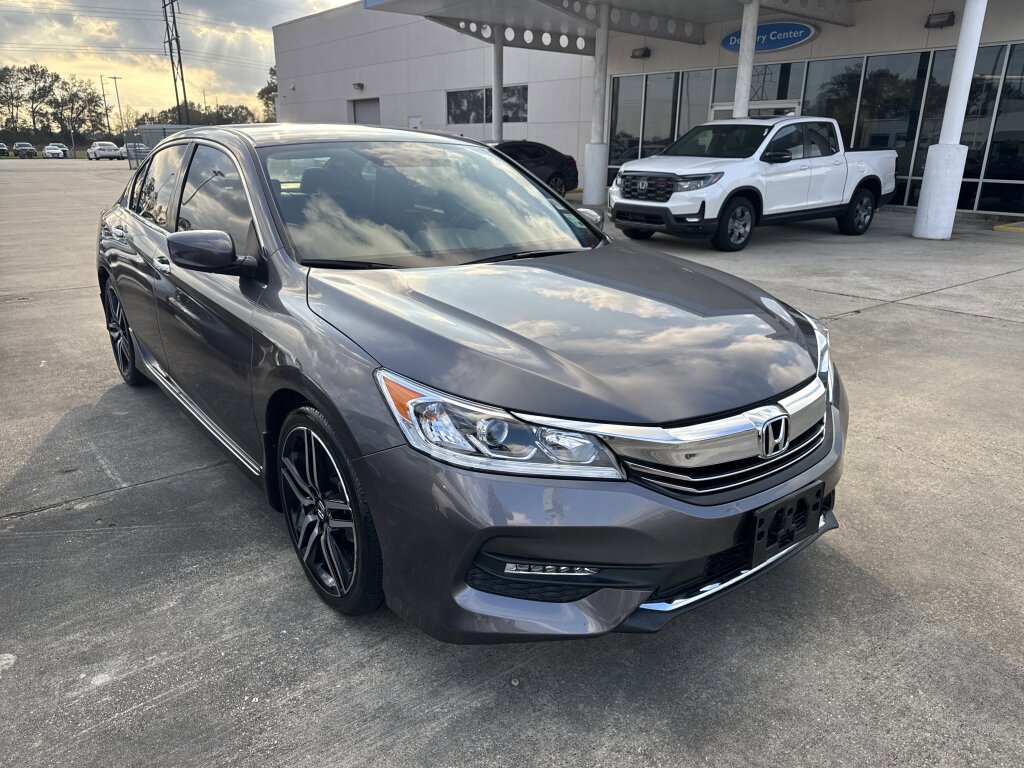 Used 2017 Honda Accord Sport image 3