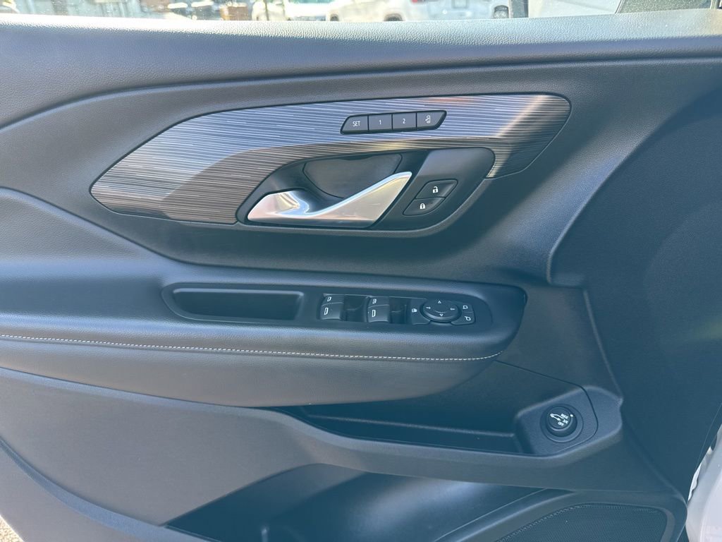 Used 2024 GMC Terrain SLT image 11